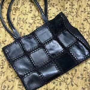 Consolacao Lacorte black leather shoulder bag